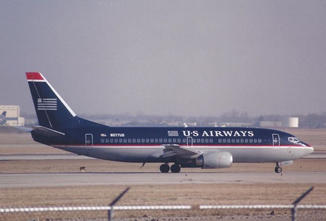 BOEING 737-300 (N577US)