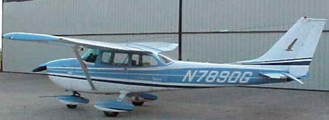 Cessna Skyhawk —