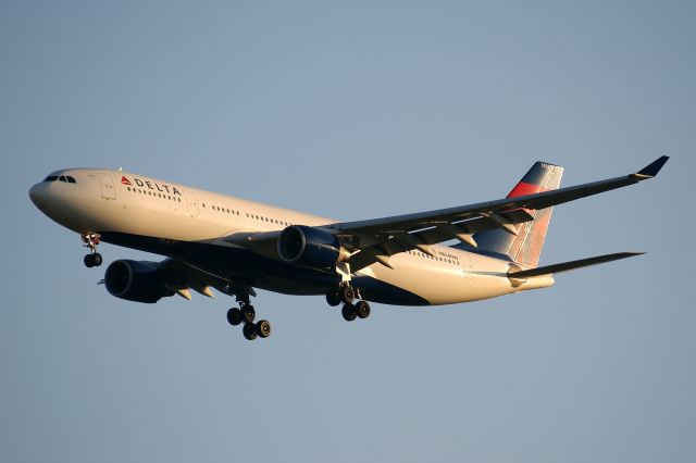 Airbus A330-200 (N854NW) - Short final at sunset