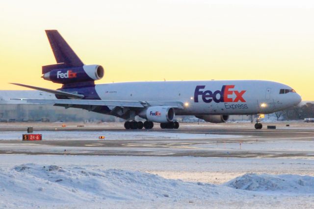 McDonnell Douglas DC-10 (N307FE) - FedEx 1435 from Memphis clearing runway 24.