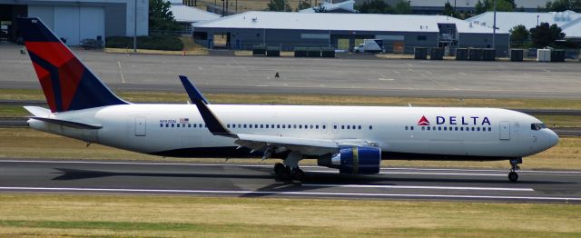 BOEING 767-300 (N192DN) - Delta Air Lines Boeing 767-332 with winglets at Portland International Airport