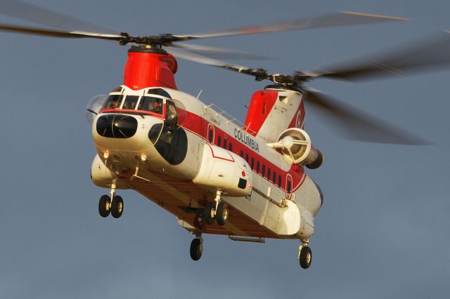 Boeing CH-47 Chinook (N238CH) - ADELAIDE AIRPORT, SATURDAY, MAY 7, 2022.