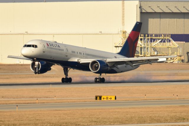 Boeing 757-200 (N664DN) - 23-R 12-31-22