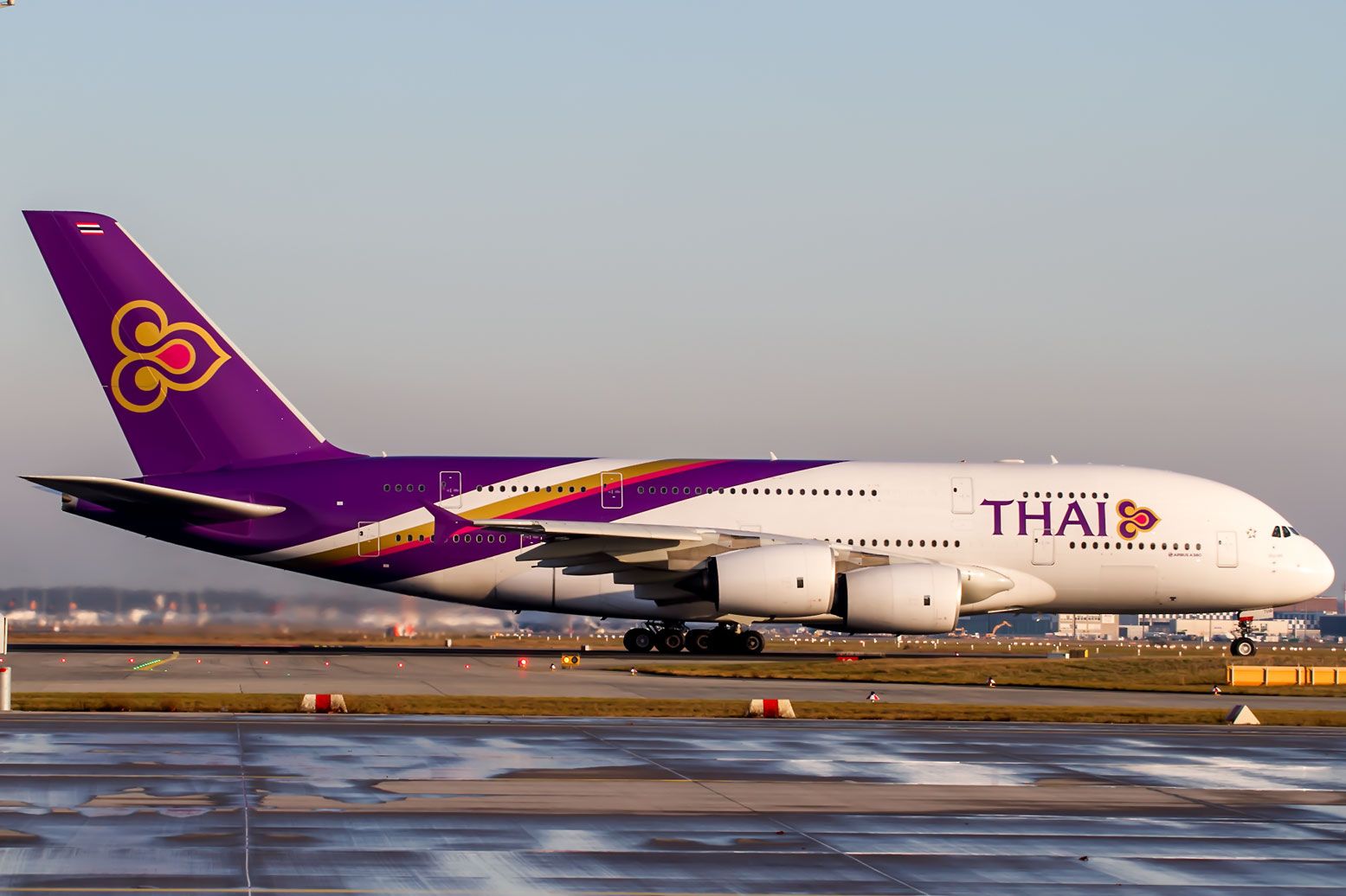 Airbus A380-800 (HS-TUB) - 31-DEC-2013 Runway 18