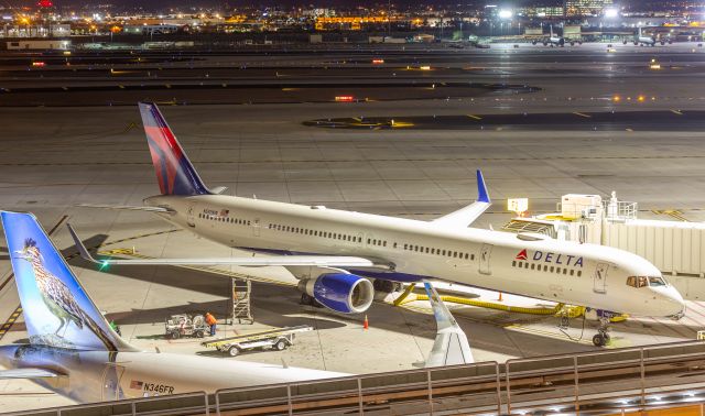 BOEING 757-300 (N592NW)