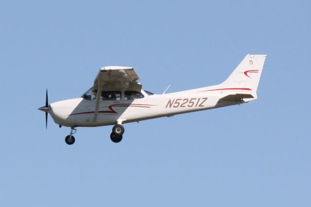 Cessna Skyhawk (N5251Z) - N5251Z on approach to Runway 33 at Charlotte County Airport