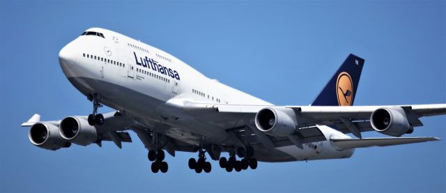 Boeing 747-400 (D-ABVW) - FRA-SEA   8-25-2022