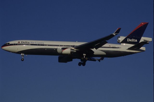Boeing MD-11 (N801DE) - Final Apprpach to Narita Intl Airport Rwy34L on 1999/02/13