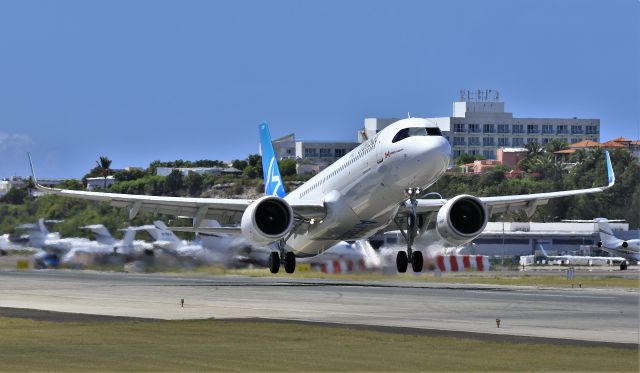 Airbus A330-200 (C-GOIS)