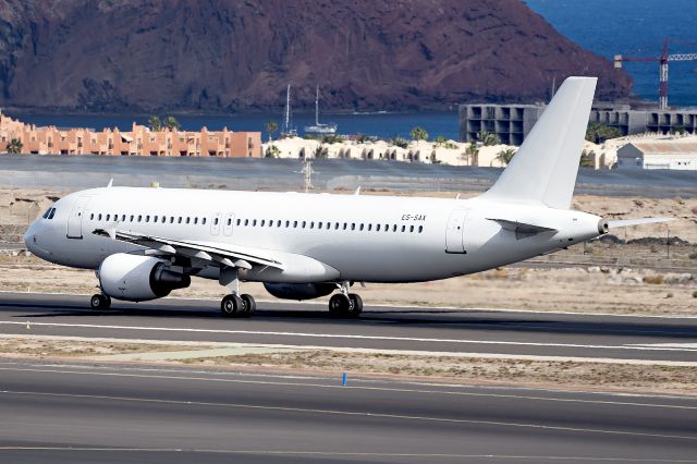 Airbus A320 (ES-SAX)