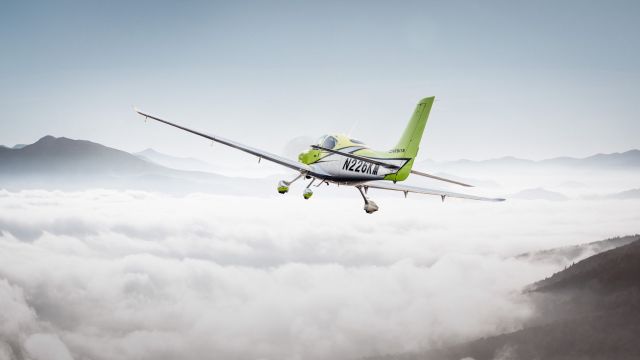 Cirrus SR-20 (N226KM)