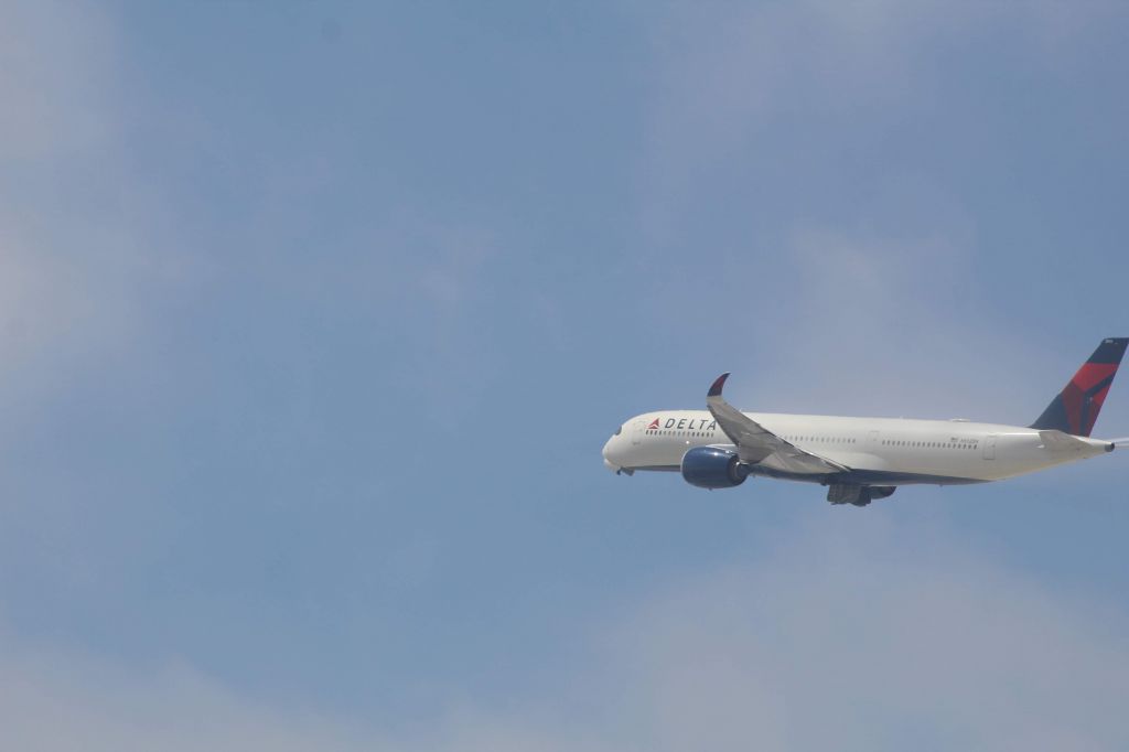 Airbus A350-900 —