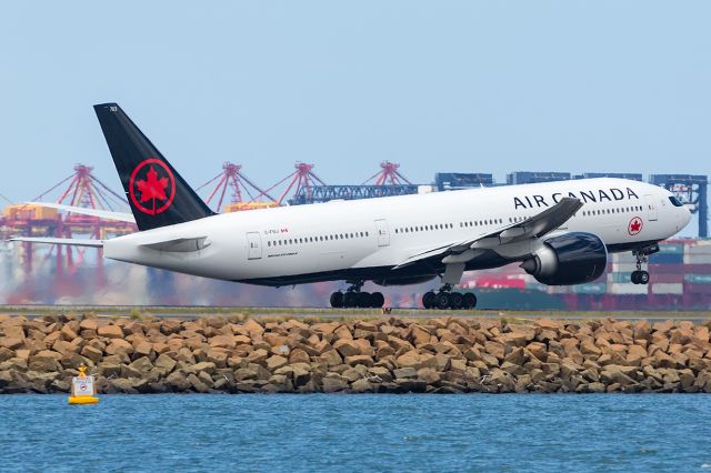 Boeing 777-200 (C-FIUJ) - New Livery! AC34/ACA34 to YVR Vancouver. R16R SYD/YSSY 09/12/2017