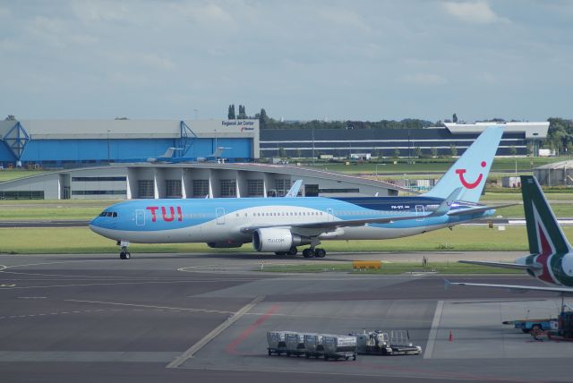 BOEING 767-300 (PH-OYI) - TUI Airlines B767-304ER cn29138