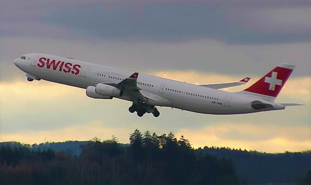 Airbus A340-300 (HB-JMB)