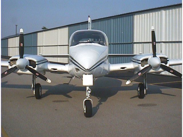 Cessna 310 (N123MN)