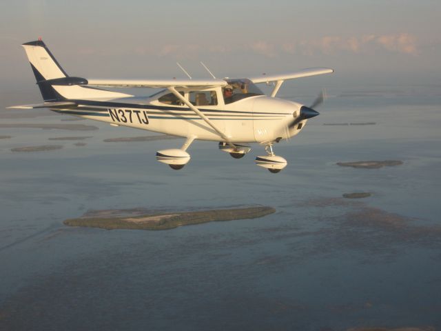 Cessna Skylane (N37TJ) - Over Florida Bay