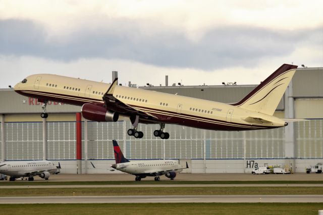 Boeing 757-200 (N770BB) - 23-R 04-08-22