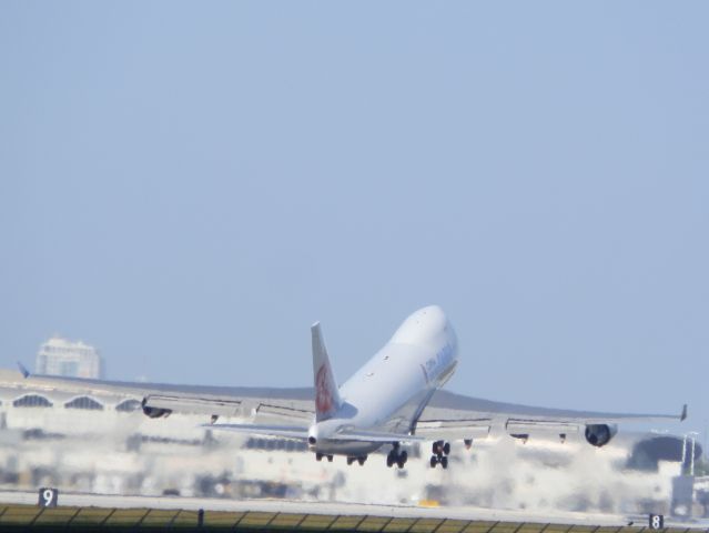 Boeing 747-400 (B-18712)
