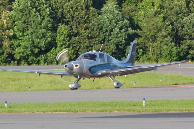 Cirrus SR-22 (N1549H) - HUDSON AVIATION LLC arriving at KJQF - 6/5/18