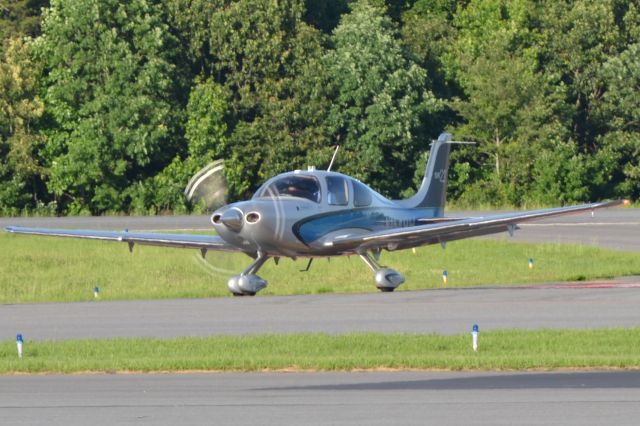 Cirrus SR-22 (N1549H) - HUDSON AVIATION LLC arriving at KJQF - 6/5/18