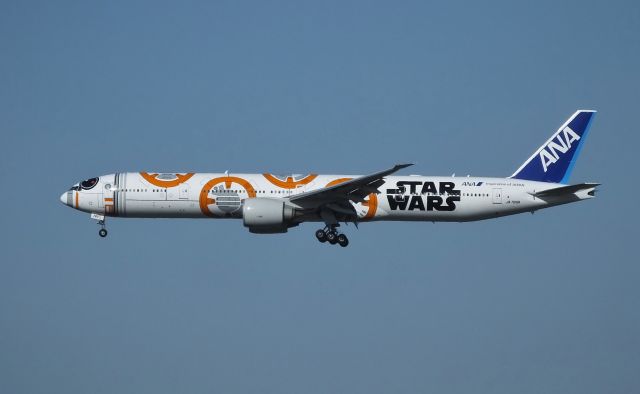 BOEING 777-300 (JA789A) - Final approach to NRT Rwy34R.br /STAR WARS BB-21 cs br /2016/04/15