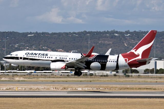 Boeing 737-800 (VH-XZJ) - Boeing 737-838 Qantas VH-XZJ final R21 YPPH 020418.