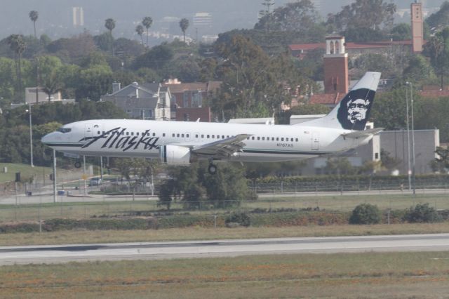 BOEING 737-400 (N767AS) - BEFORE TOUCH DOWN