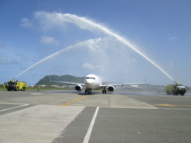 Boeing 737-800 (N14242)