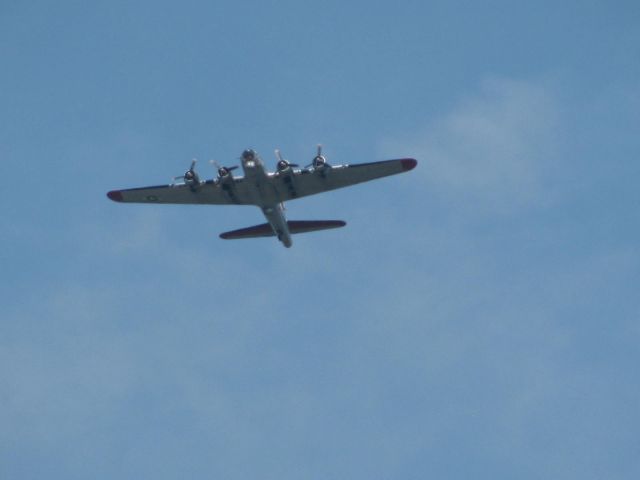 Boeing B-17 Flying Fortress (N5017N) - B17 "Aluminum Overcast" on tour flight 08/21/13