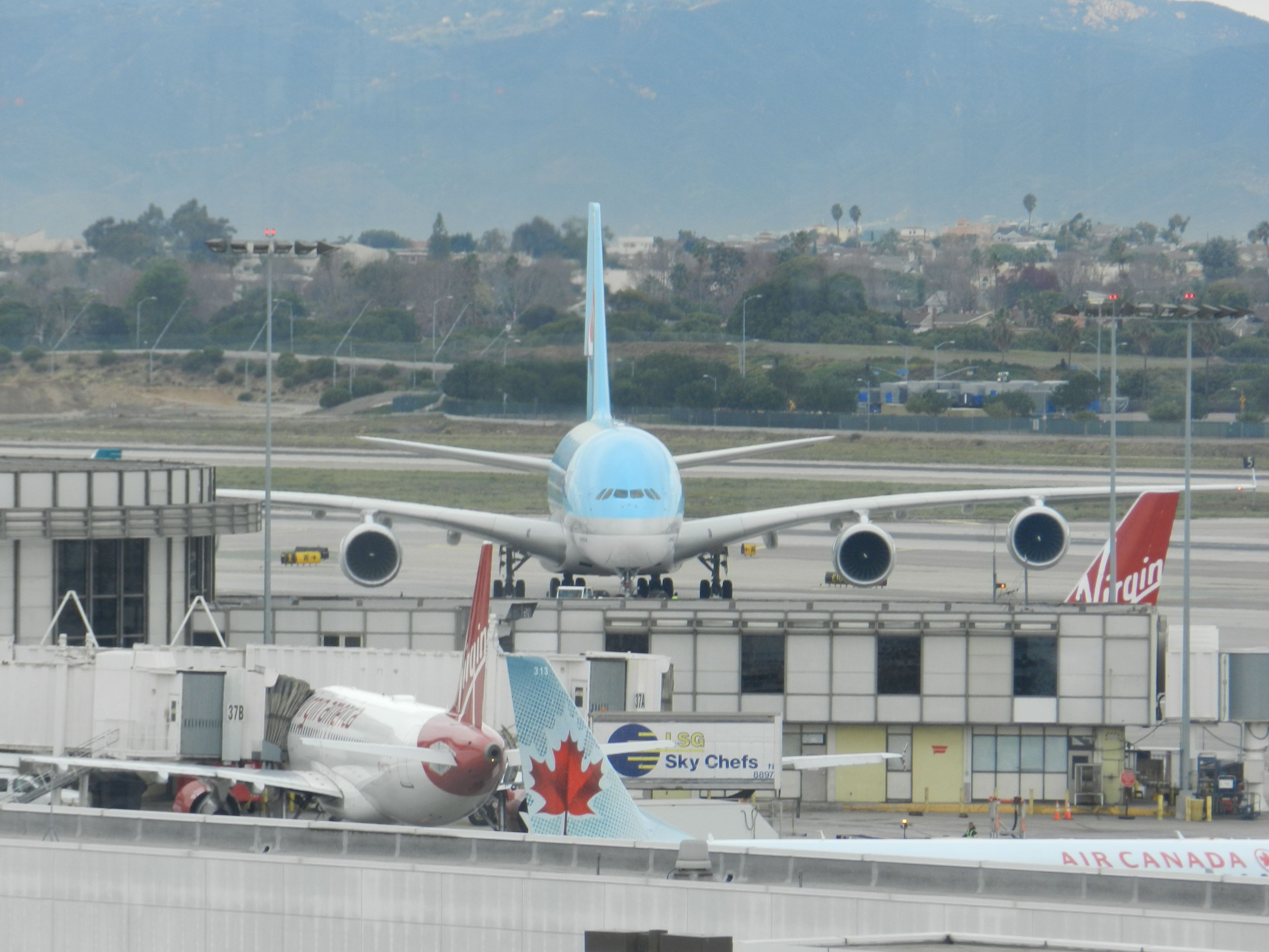 Airbus A380-800 —