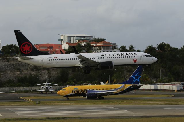 Boeing 737 MAX 8 (C-FSIL) - Air Canada C-FSIL at TNCM