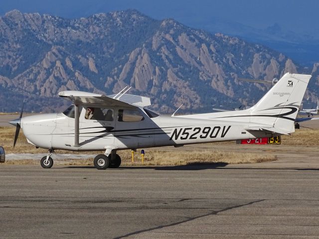 Cessna Skyhawk (N5290V)