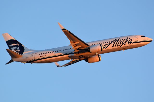 Boeing 737-900 (N457AS)
