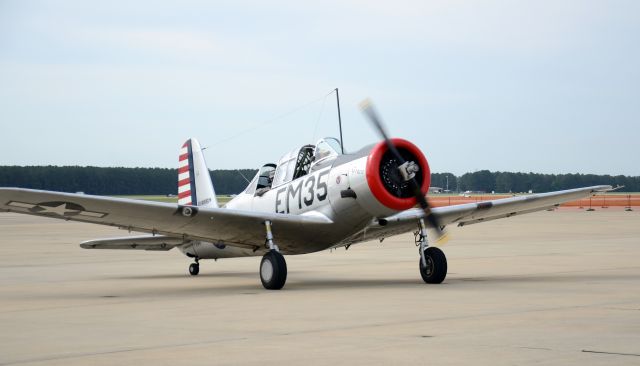 — — - BT-13 taxiing at Shaw AFB