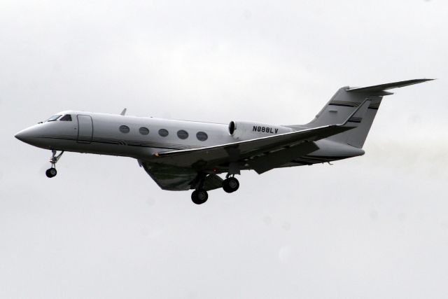 Gulfstream Aerospace Gulfstream 3 (N888LV) - On final approach for R06 on 15-Jun-07.