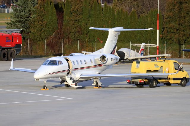 Embraer Phenom 300 (CS-PHH)