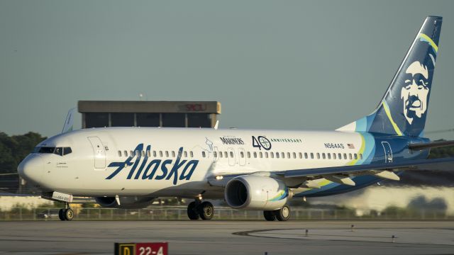 Boeing 737-800 (N564AS) - Seattle Mariners 40th Anniversary livery departing 4br /8/22/17