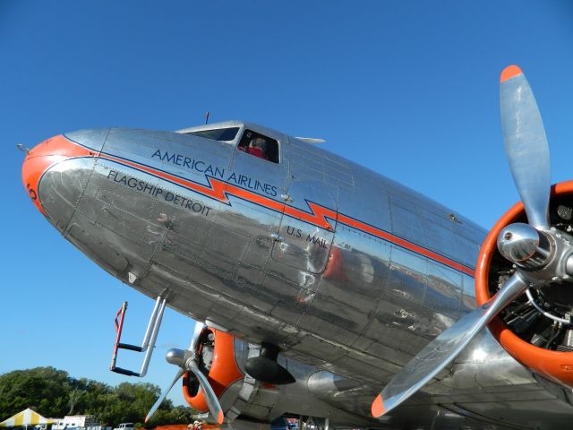 Douglas DC-3 —