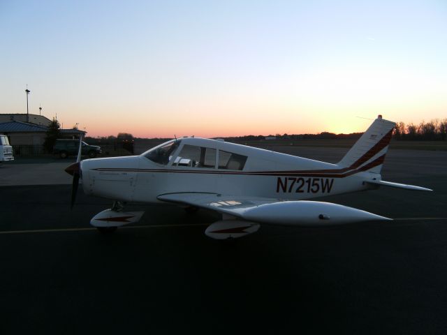 Piper Cherokee (N7215W)