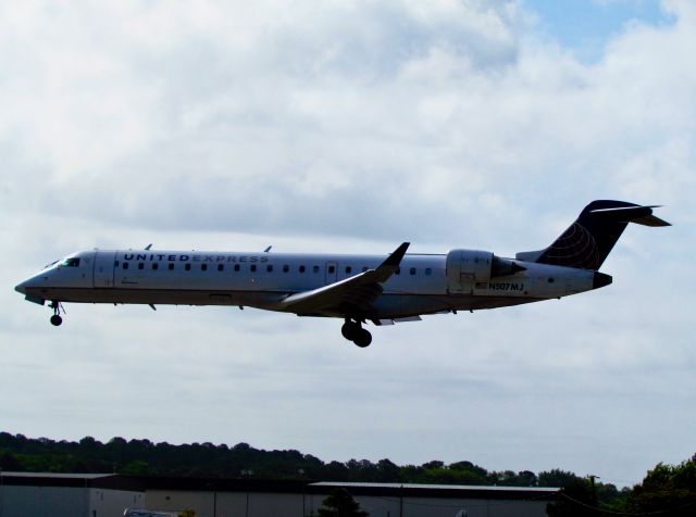 Canadair Regional Jet CRJ-700 (N507MJ)