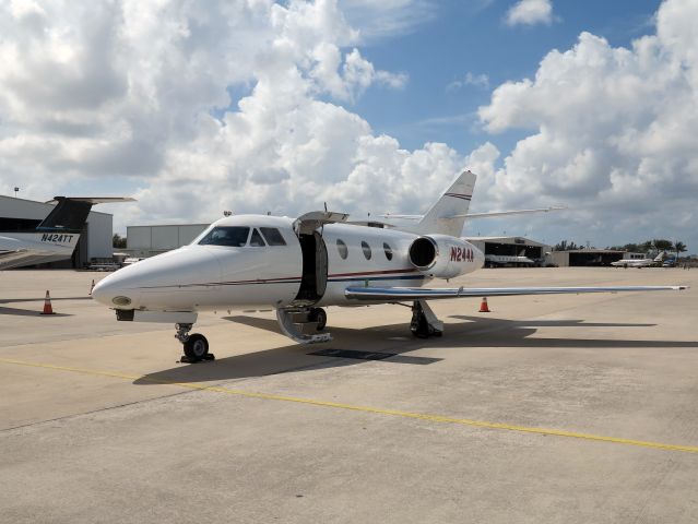 Dassault Falcon 10 (N244A) - Very nice, fast aircraft.