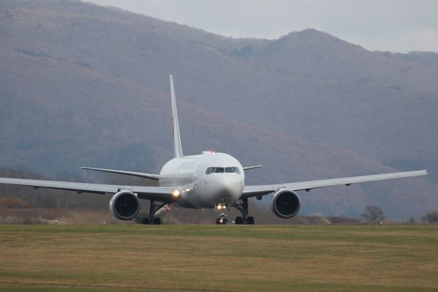 BOEING 767-300 (JA8975) - 05 November 2015:HKD-HND.