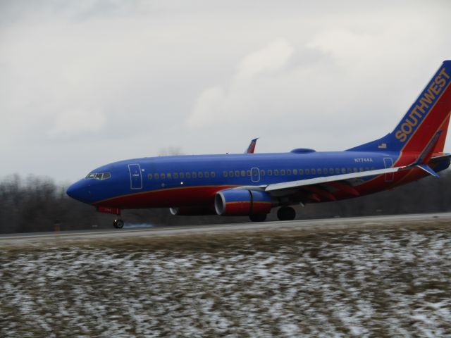 Boeing 737-700 (N7744A) - Landing on rny 23 at KBUF on 1/1/2020