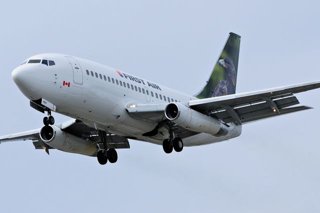 Boeing 737-200 (C-GNDF)