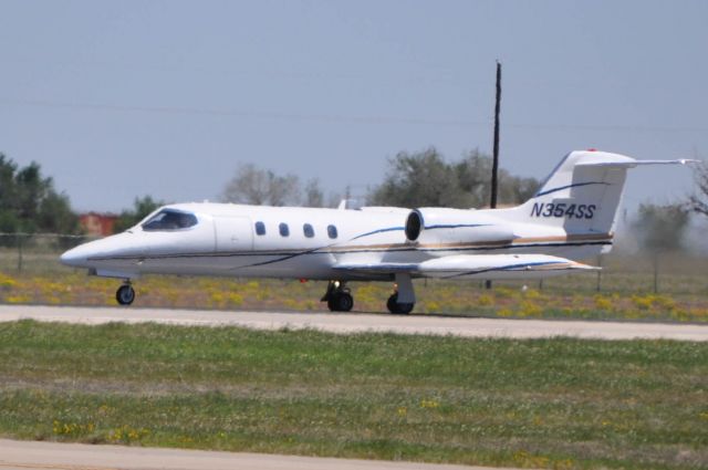 Learjet 35 (N354SS)