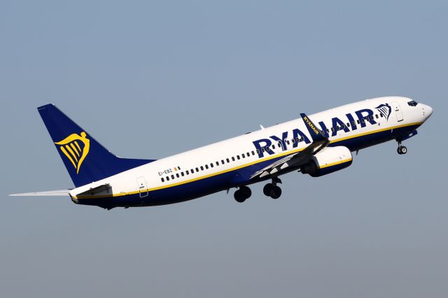 Boeing 737-800 (EI-EBZ)