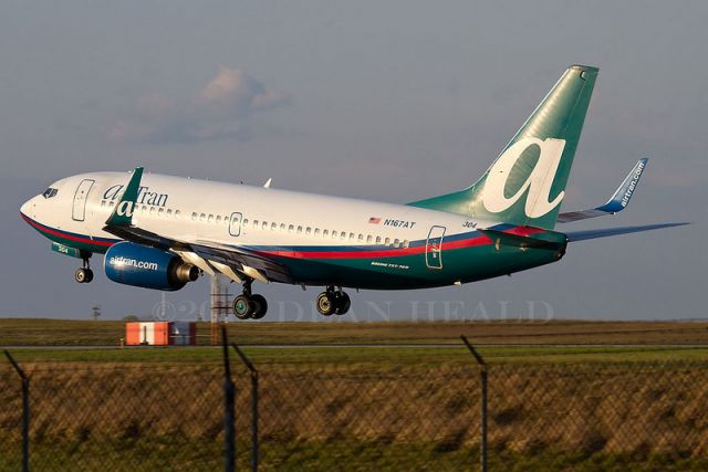 Boeing 737-700 (N167AT) - Landing in Baltimore on a flight from Nassau Bahamas.