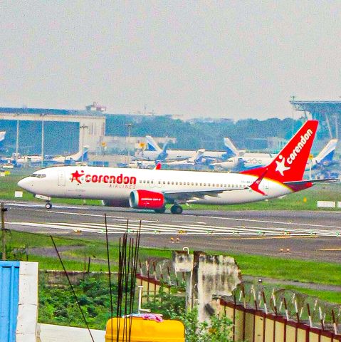 Boeing 737-700 (TC-MKG)
