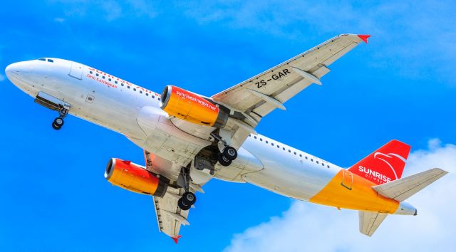 Airbus A320 (ZS-GAR) - Sunrise airways departing TNCM St Maarten